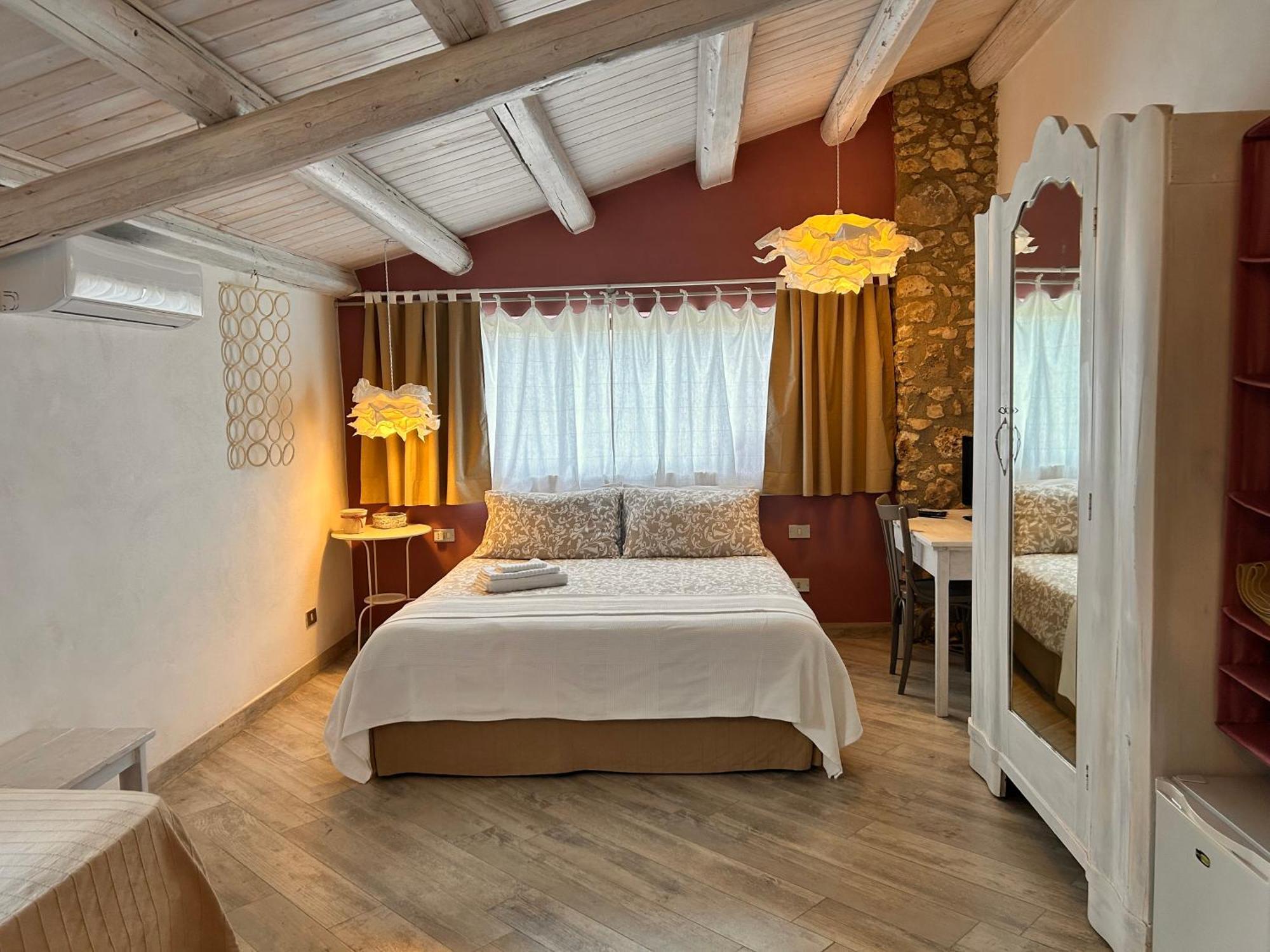 Отель Casa Lo Iacono Петралия-Соттана Экстерьер фото